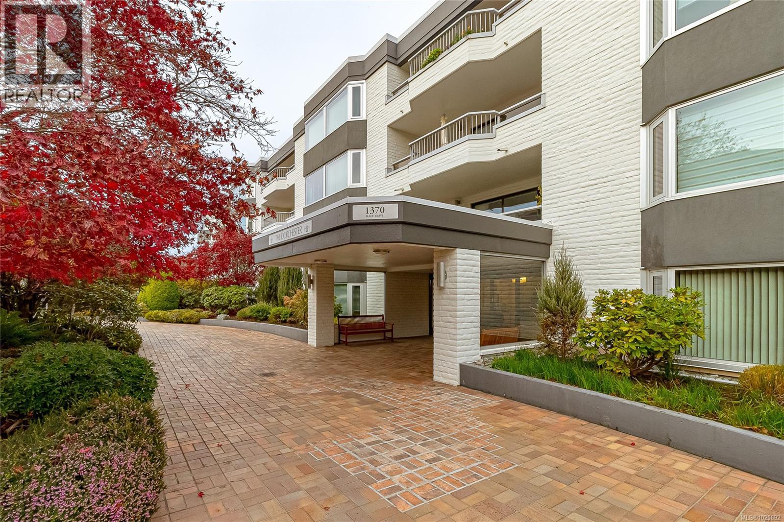 305 1370 Beach Drive, Oak Bay