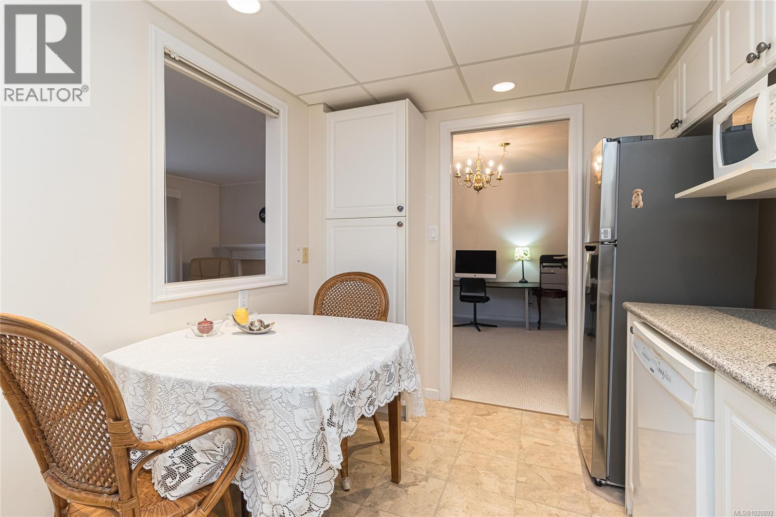 305 1370 Beach Drive, Oak Bay