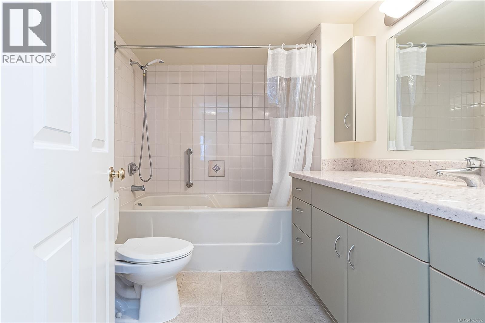 305 1370 Beach Drive, Oak Bay