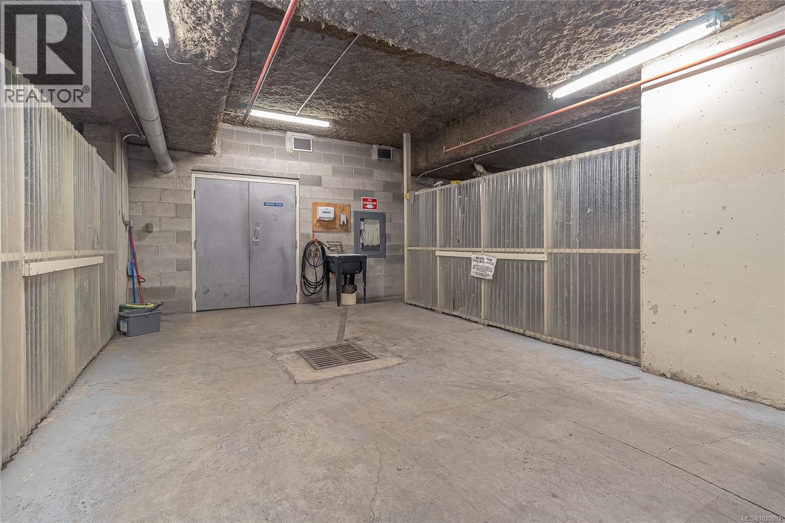 305 1370 Beach Drive, Oak Bay