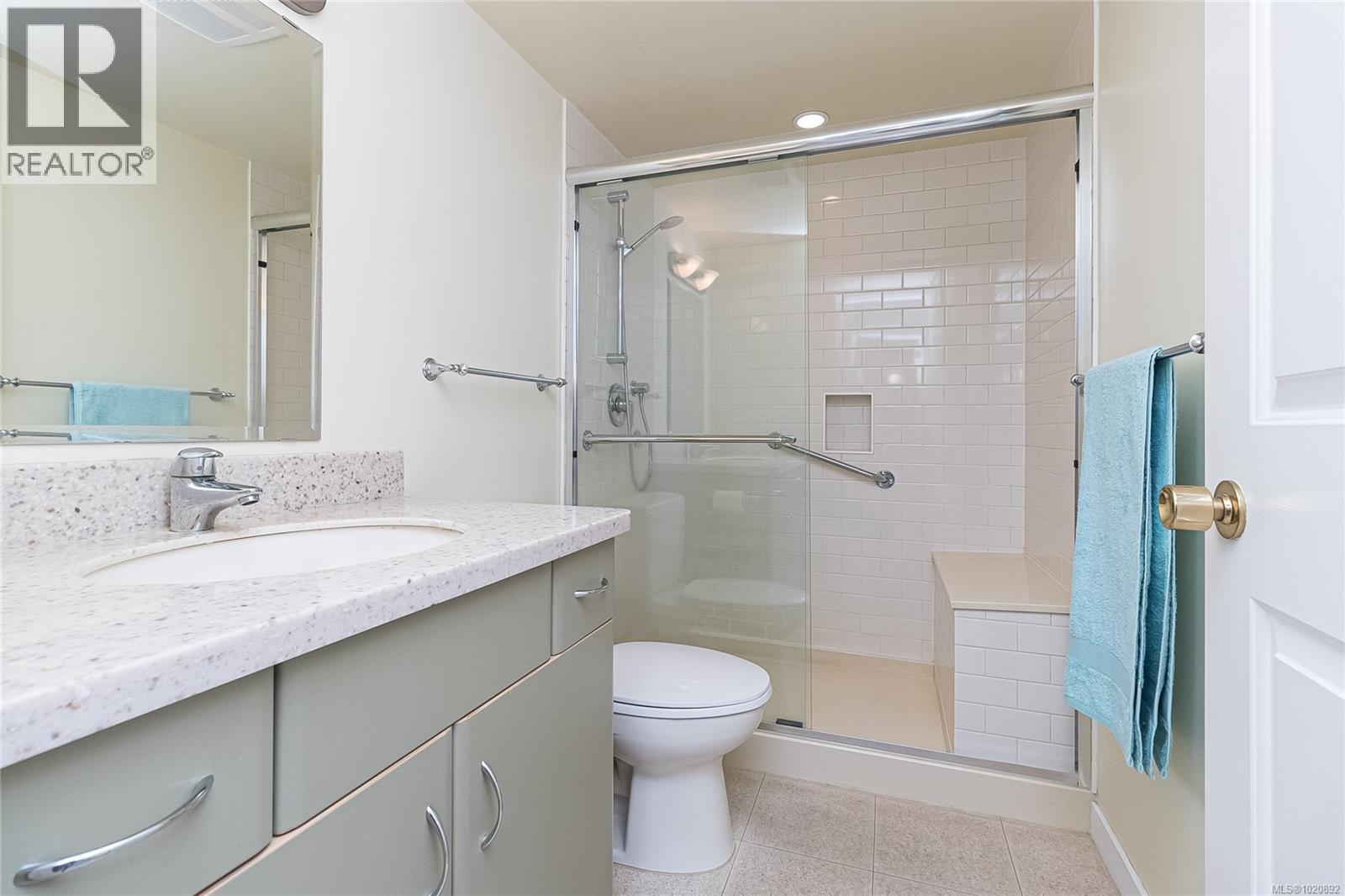 305 1370 Beach Drive, Oak Bay