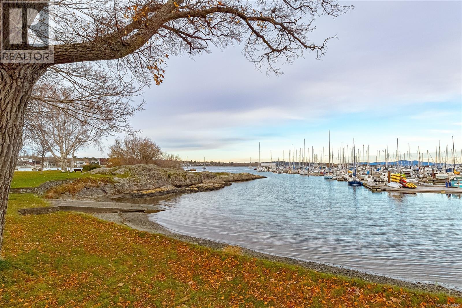 305 1370 Beach Drive, Oak Bay