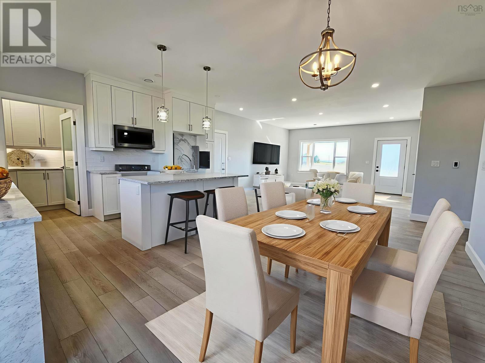 Property 18 of 49 of 11297 Highway 2