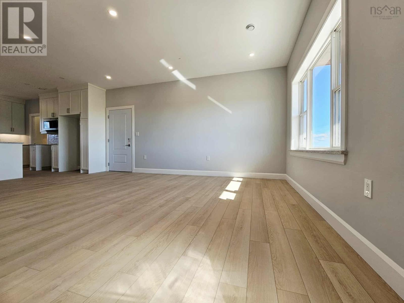 Property 26 of 49 of 11297 Highway 2