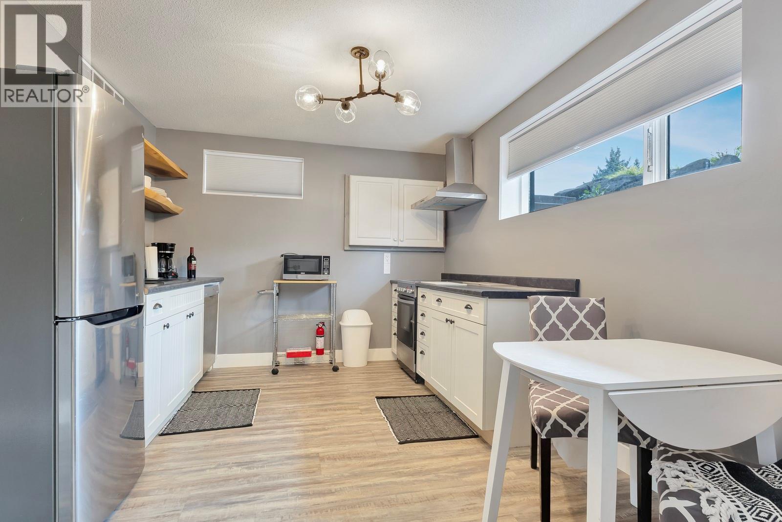 4812 Lakeshore Place, Kelowna