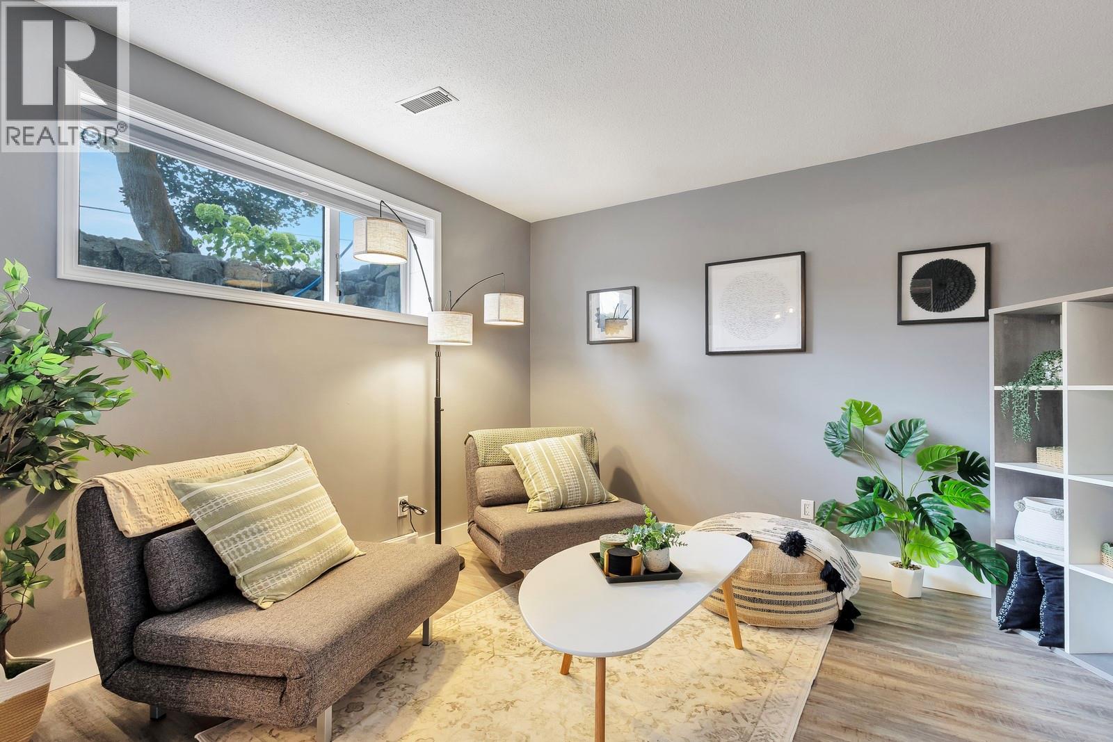 4812 Lakeshore Place, Kelowna