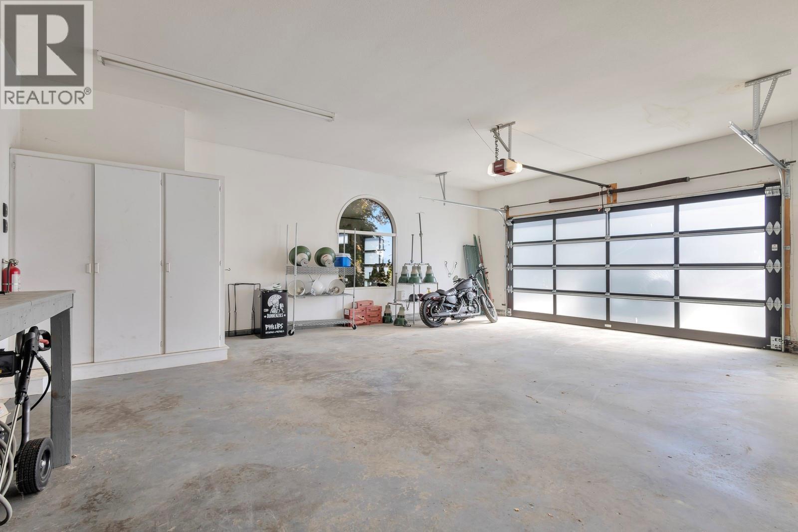 4812 Lakeshore Place, Kelowna