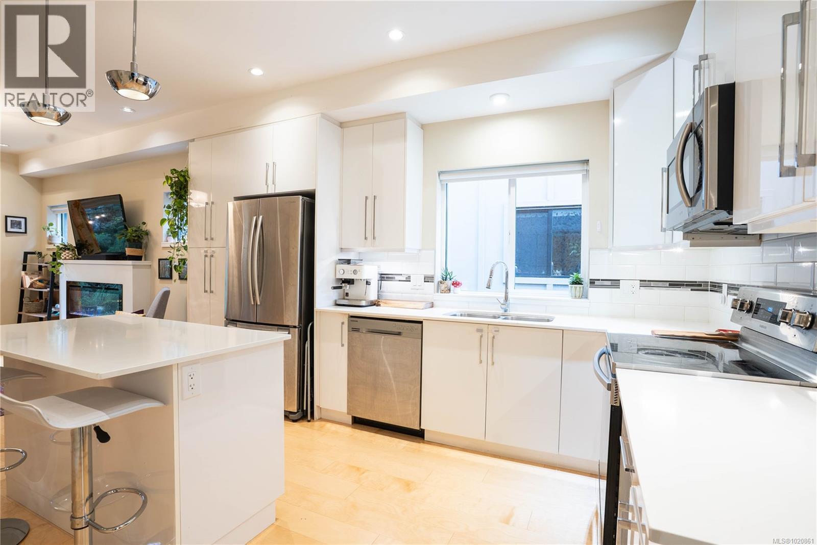 117 300 Phelps Ave, Langford