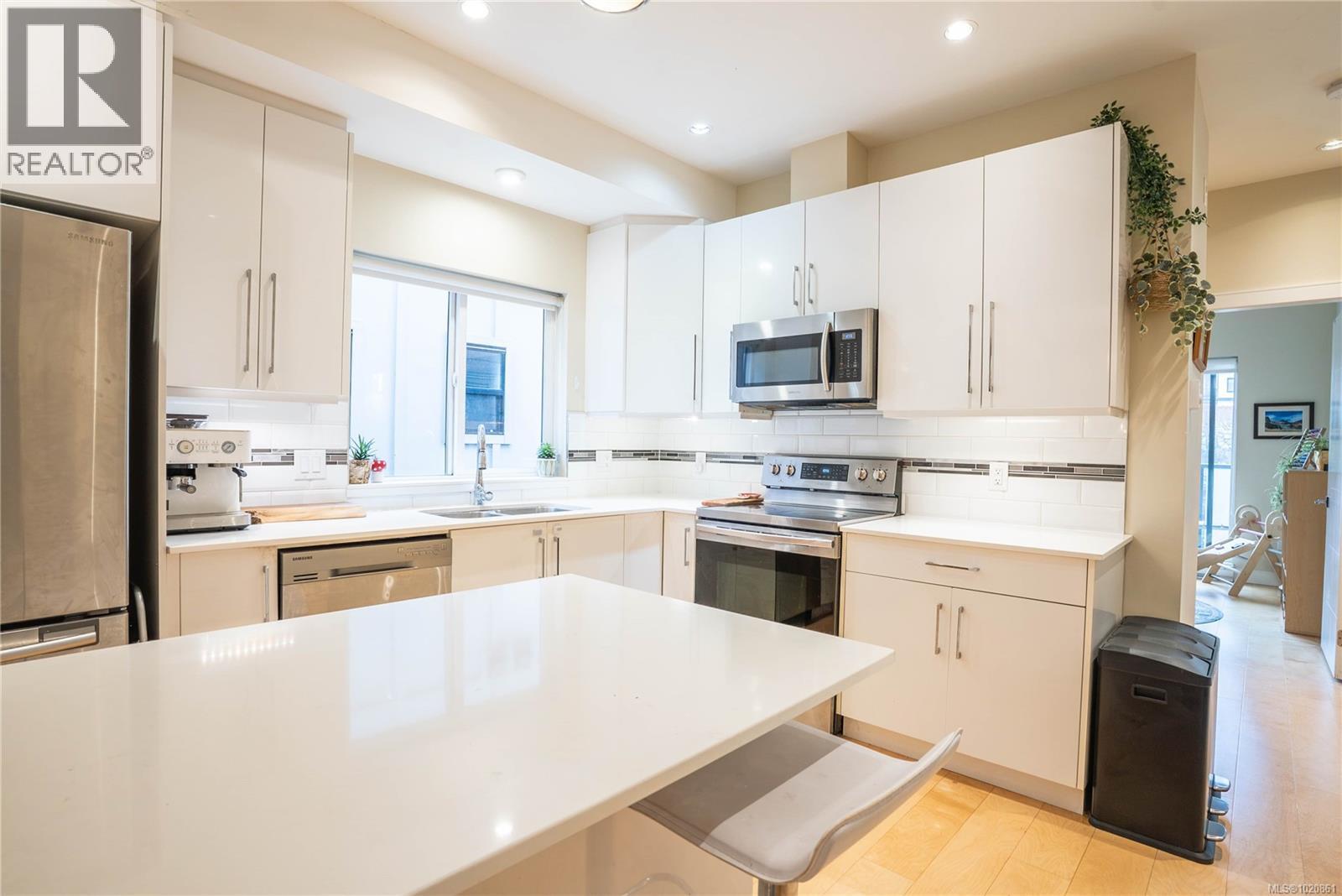 117 300 Phelps Ave, Langford