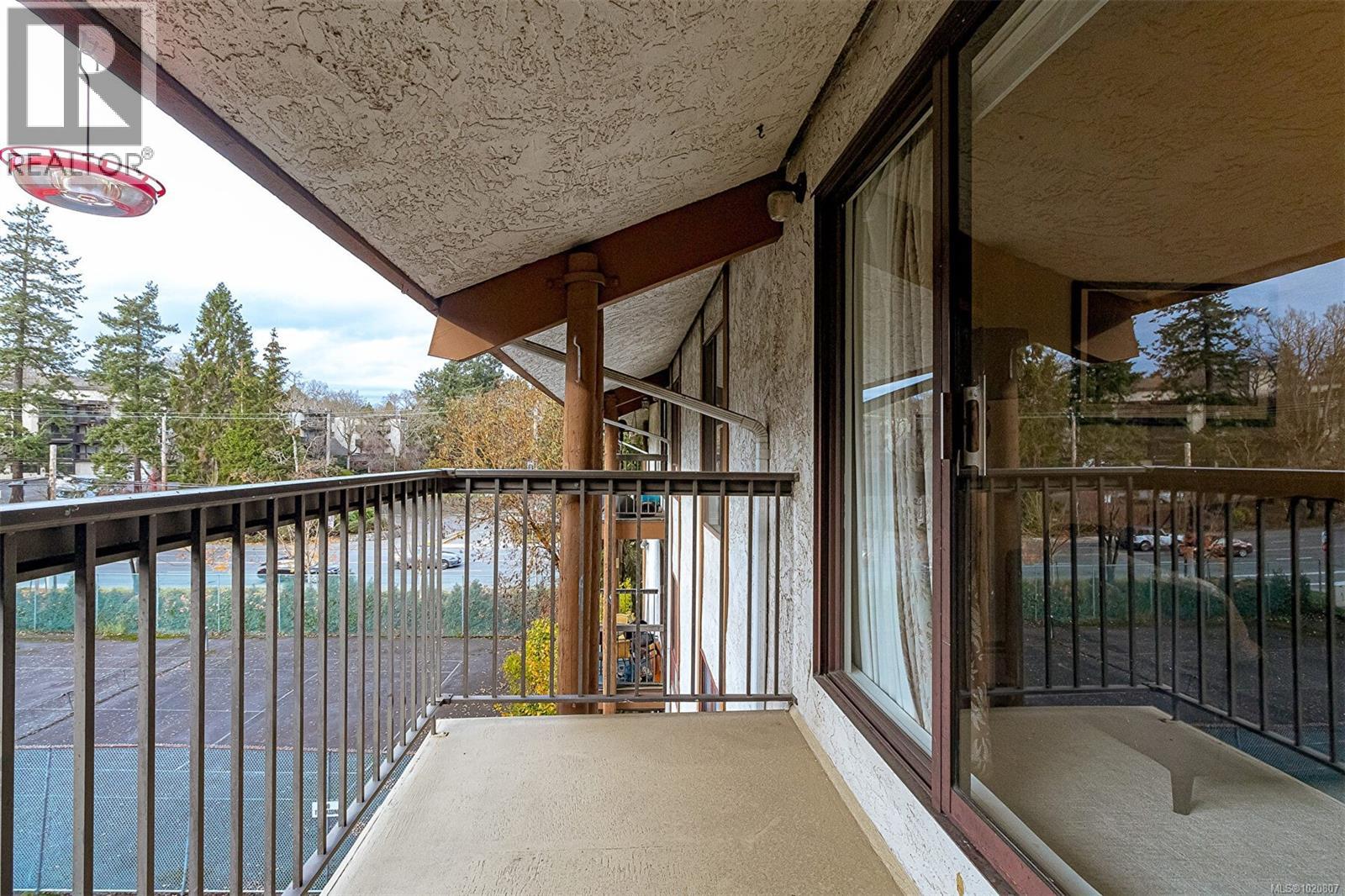 419 1005 McKenzie Avenue, Saanich