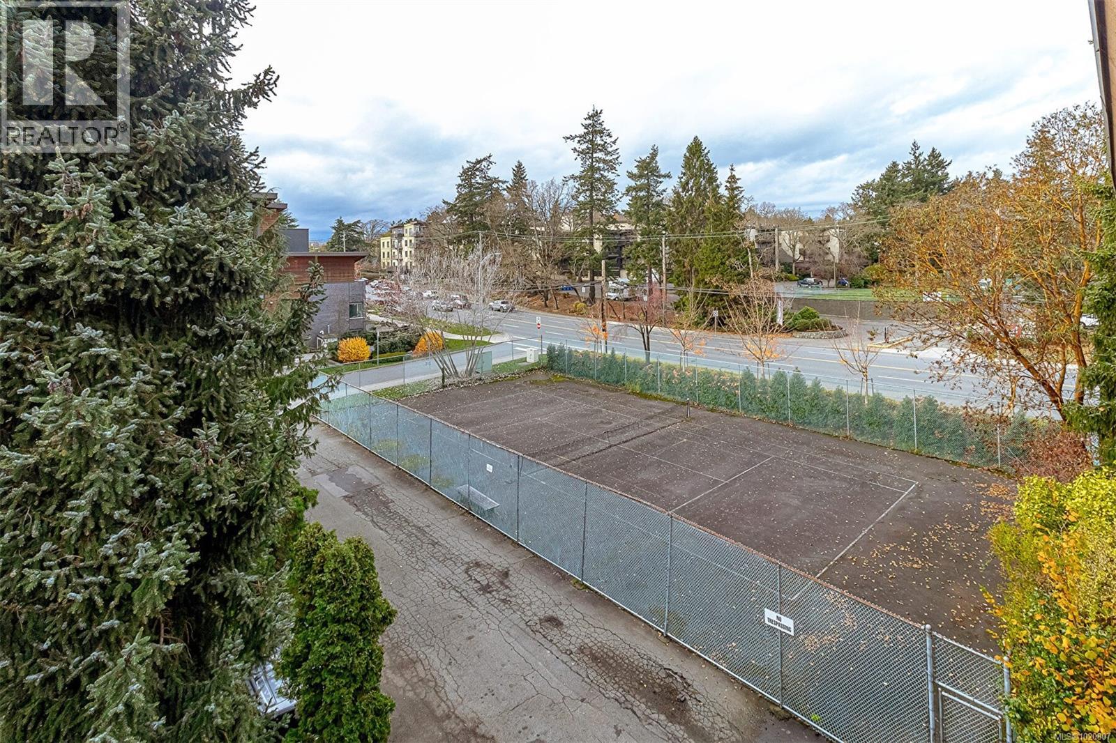 419 1005 McKenzie Avenue, Saanich