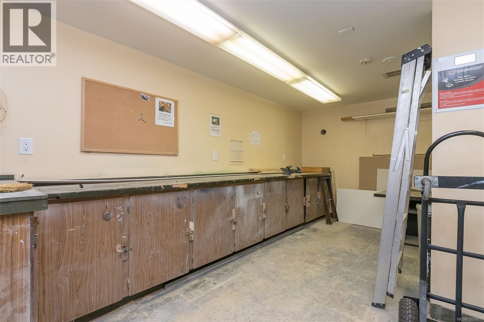 419 1005 McKenzie Avenue, Saanich