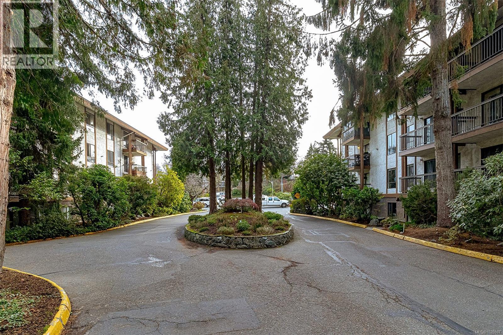 419 1005 McKenzie Avenue, Saanich