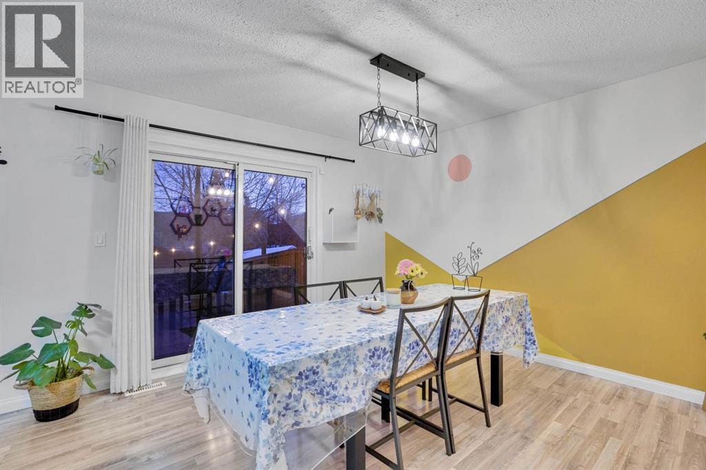 Single Family House for Sale in  Berkley Drive NW Beddington Heights Calgary 