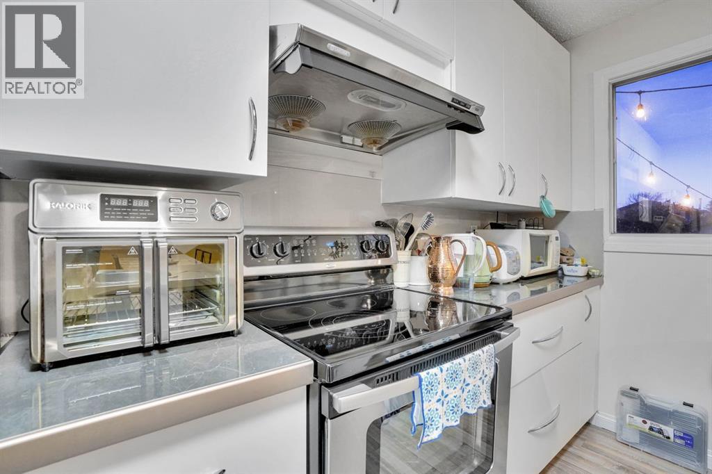 Single Family House for Sale in  Berkley Drive NW Beddington Heights Calgary 