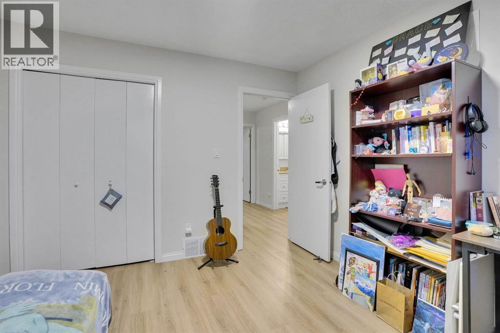 Single Family House for Sale in  Berkley Drive NW Beddington Heights Calgary 