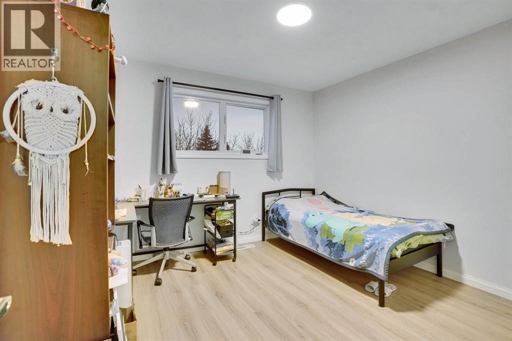 Single Family House for Sale in  Berkley Drive NW Beddington Heights Calgary 