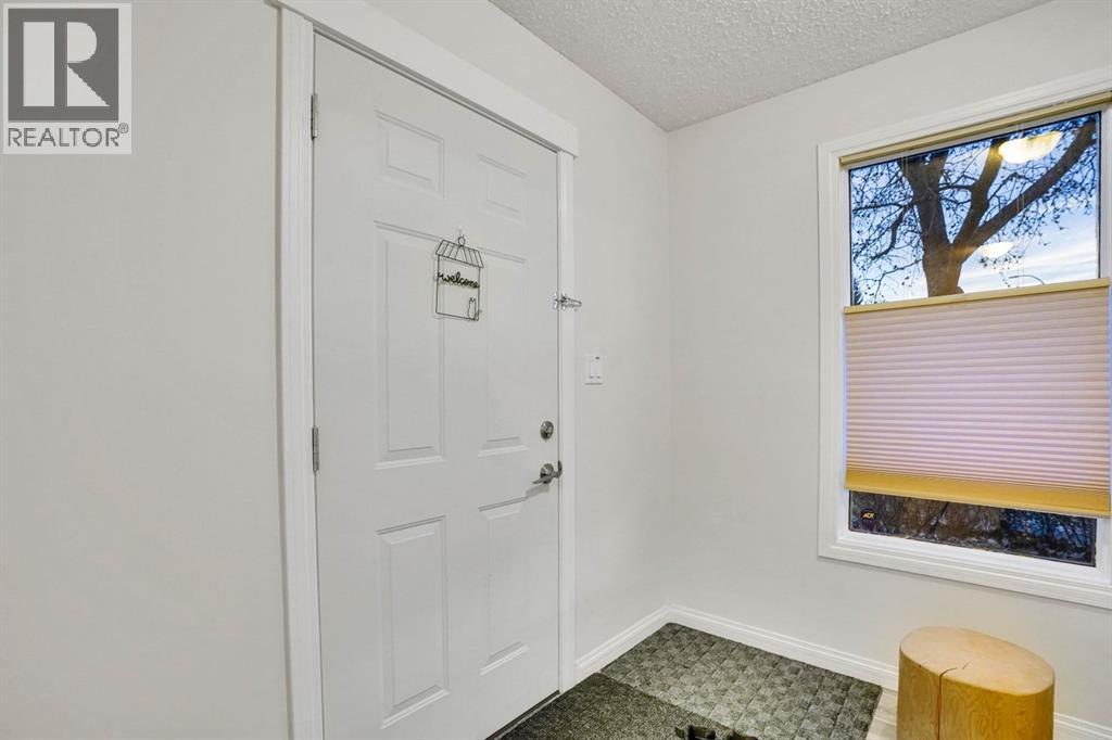 Single Family House for Sale in  Berkley Drive NW Beddington Heights Calgary 