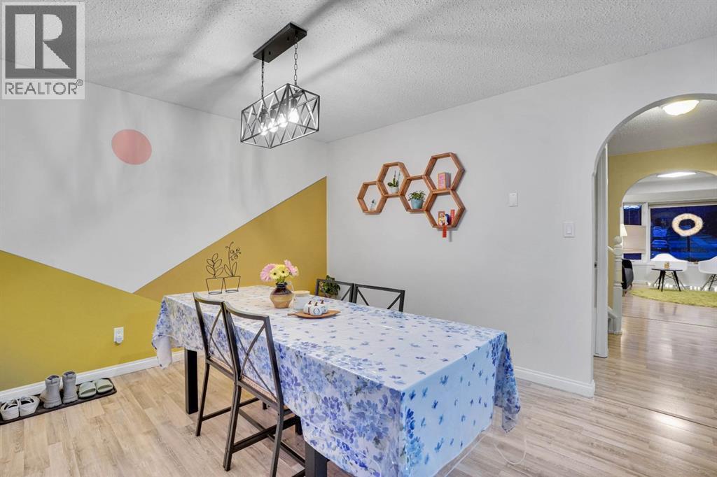 Single Family House for Sale in  Berkley Drive NW Beddington Heights Calgary 