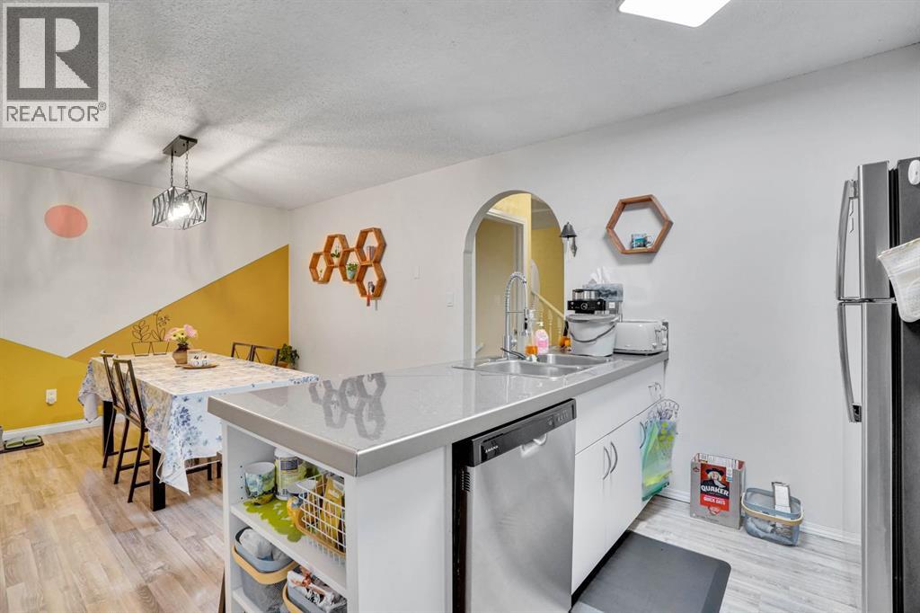 Single Family House for Sale in  Berkley Drive NW Beddington Heights Calgary 