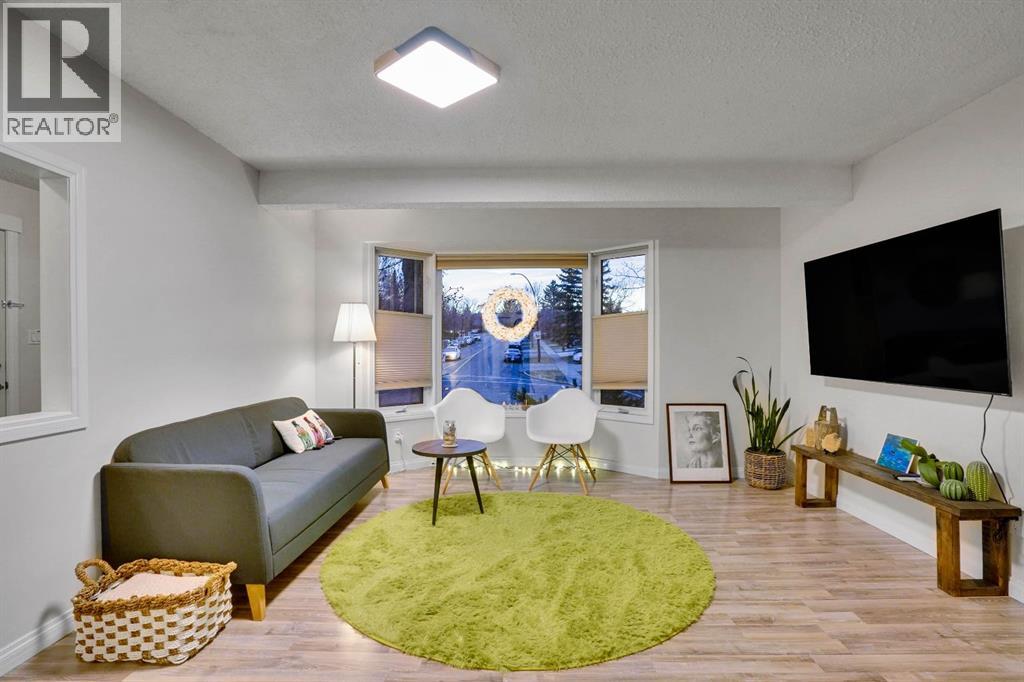 Single Family House for Sale in  Berkley Drive NW Beddington Heights Calgary 