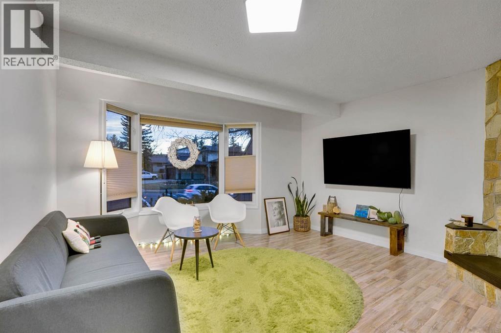 Single Family House for Sale in  Berkley Drive NW Beddington Heights Calgary 