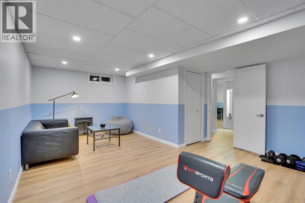 Single Family House for Sale in  Berkley Drive NW Beddington Heights Calgary 