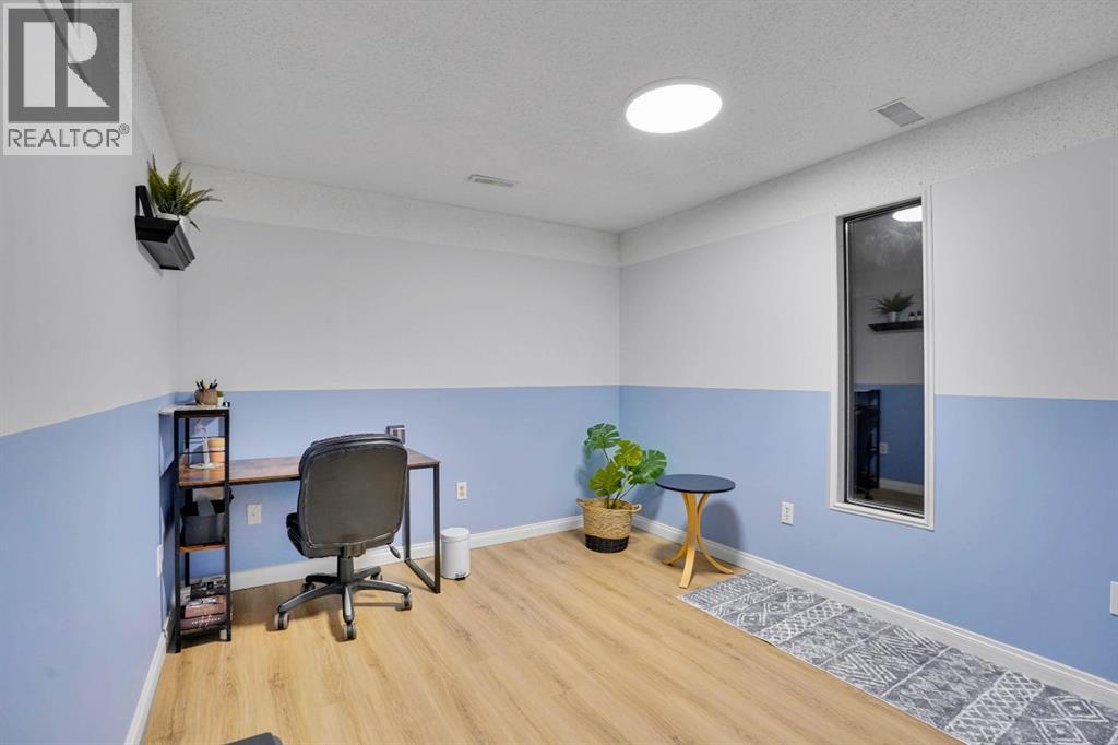 Single Family House for Sale in  Berkley Drive NW Beddington Heights Calgary 