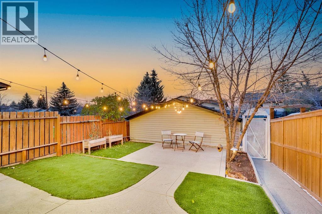 Single Family House for Sale in  Berkley Drive NW Beddington Heights Calgary 