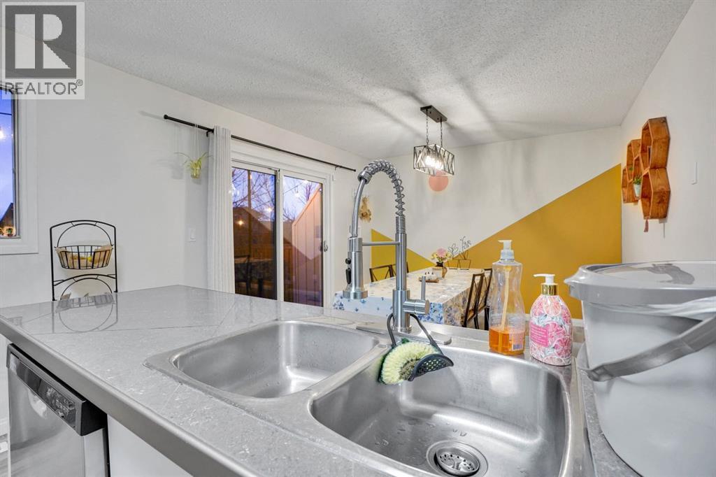 Single Family House for Sale in  Berkley Drive NW Beddington Heights Calgary 