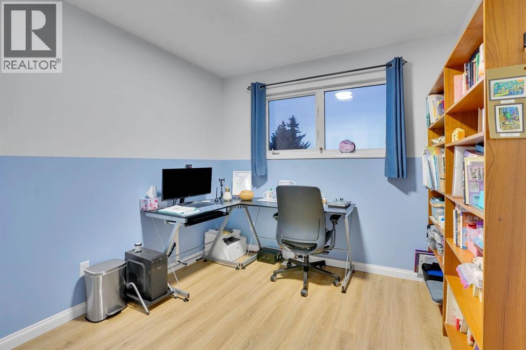 Single Family House for Sale in  Berkley Drive NW Beddington Heights Calgary 