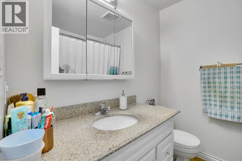 Single Family House for Sale in  Berkley Drive NW Beddington Heights Calgary 