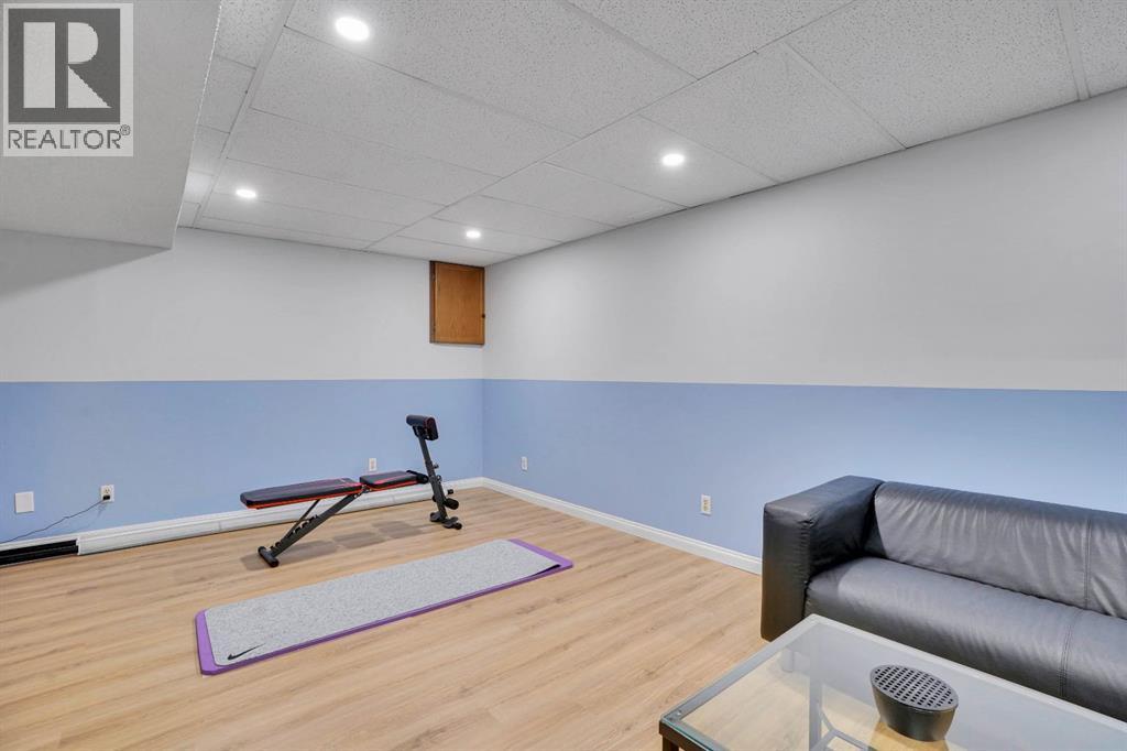 Single Family House for Sale in  Berkley Drive NW Beddington Heights Calgary 