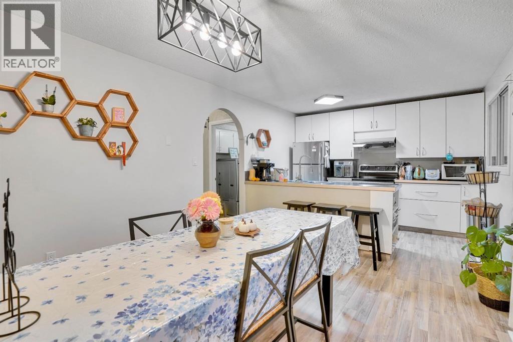 Single Family House for Sale in  Berkley Drive NW Beddington Heights Calgary 