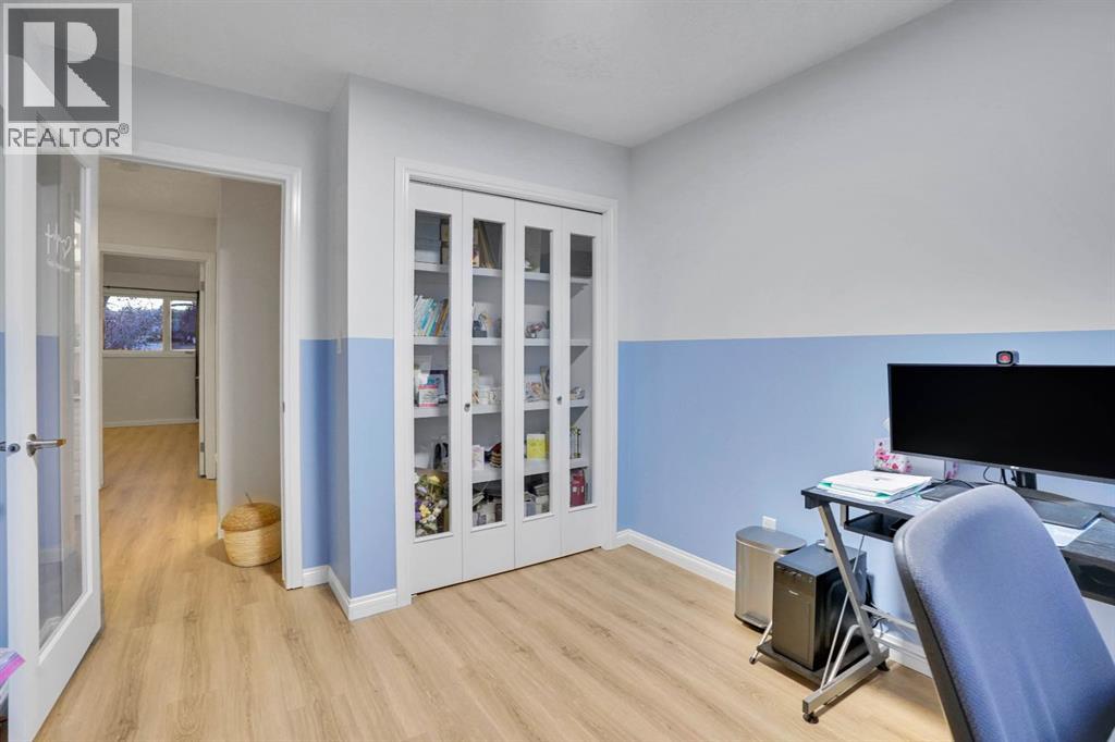 Single Family House for Sale in  Berkley Drive NW Beddington Heights Calgary 