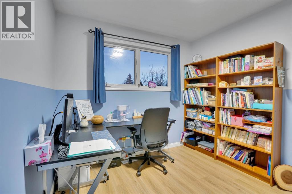 Single Family House for Sale in  Berkley Drive NW Beddington Heights Calgary 