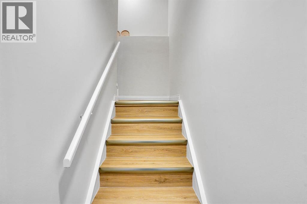 Single Family House for Sale in  Berkley Drive NW Beddington Heights Calgary 