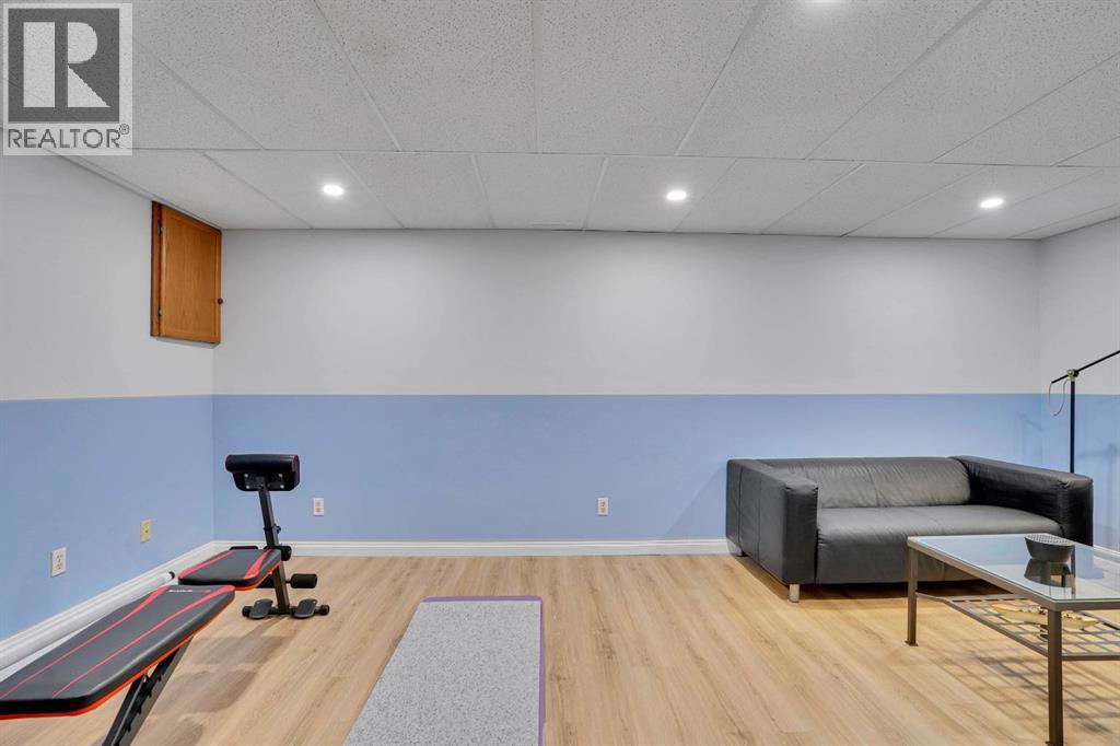 Single Family House for Sale in  Berkley Drive NW Beddington Heights Calgary 