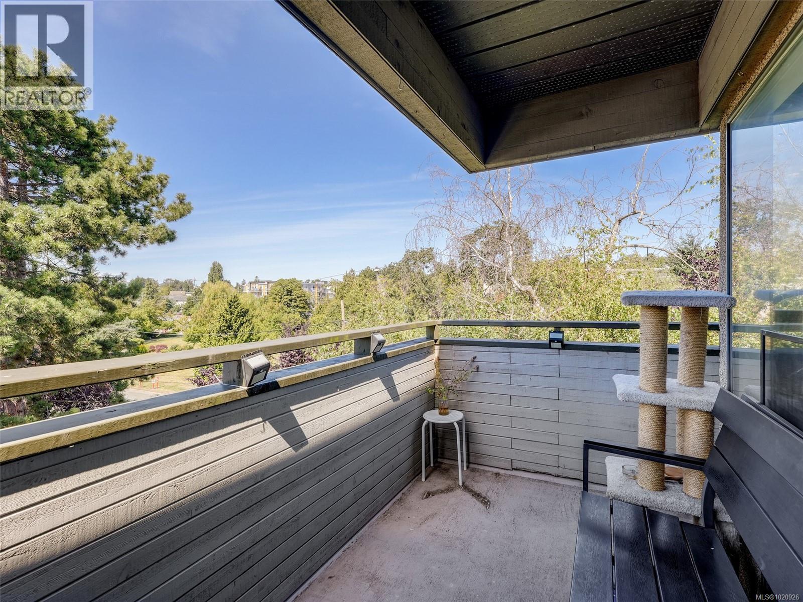 401 3274 Glasgow Avenue, Saanich