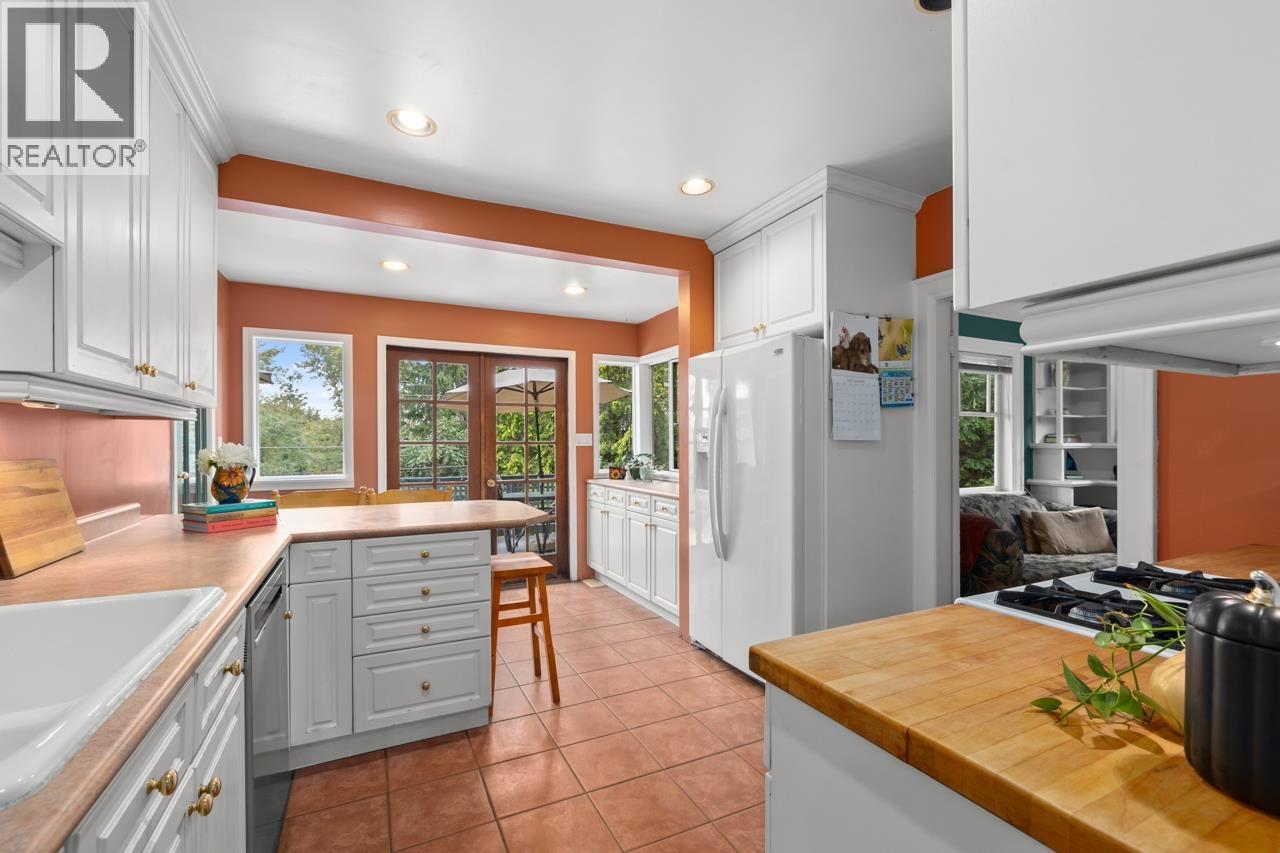 723 E 4TH STREET, North Vancouver