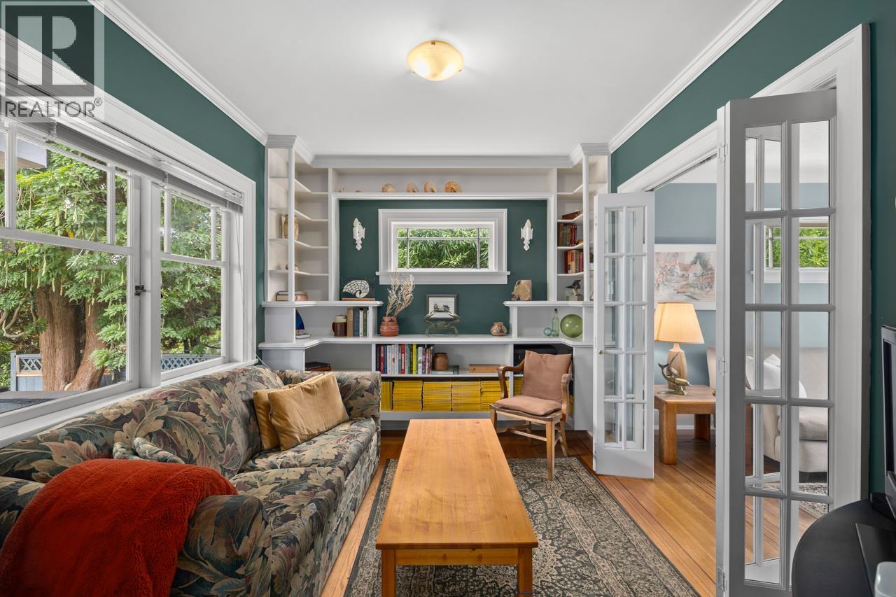 723 E 4TH STREET, North Vancouver