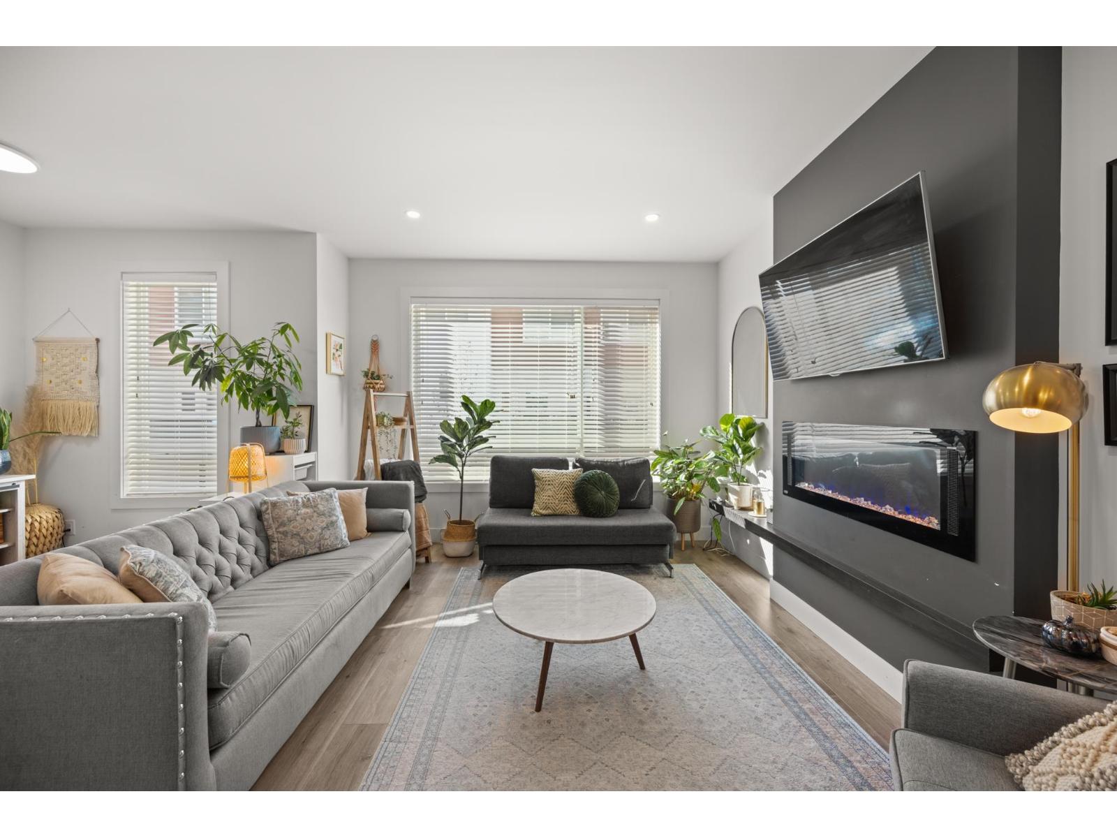 10 27640 LANTERN AVENUE, Abbotsford