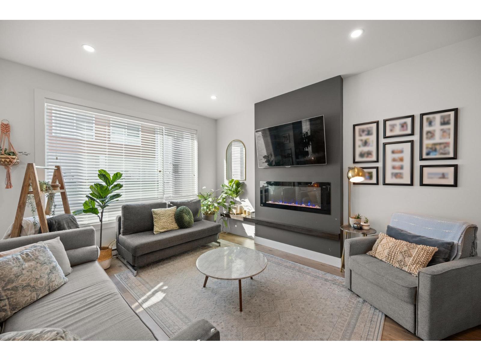 10 27640 LANTERN AVENUE, Abbotsford