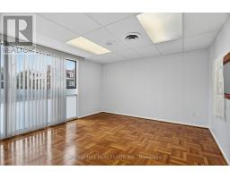 655 St Clair Avenue W, Toronto, ON M6C1A7 Photo 6