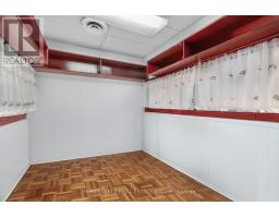 655 St Clair Avenue W, Toronto, ON M6C1A7 Photo 8