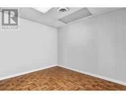 655 St Clair Avenue W, Toronto, ON M6C1A7 Photo 9