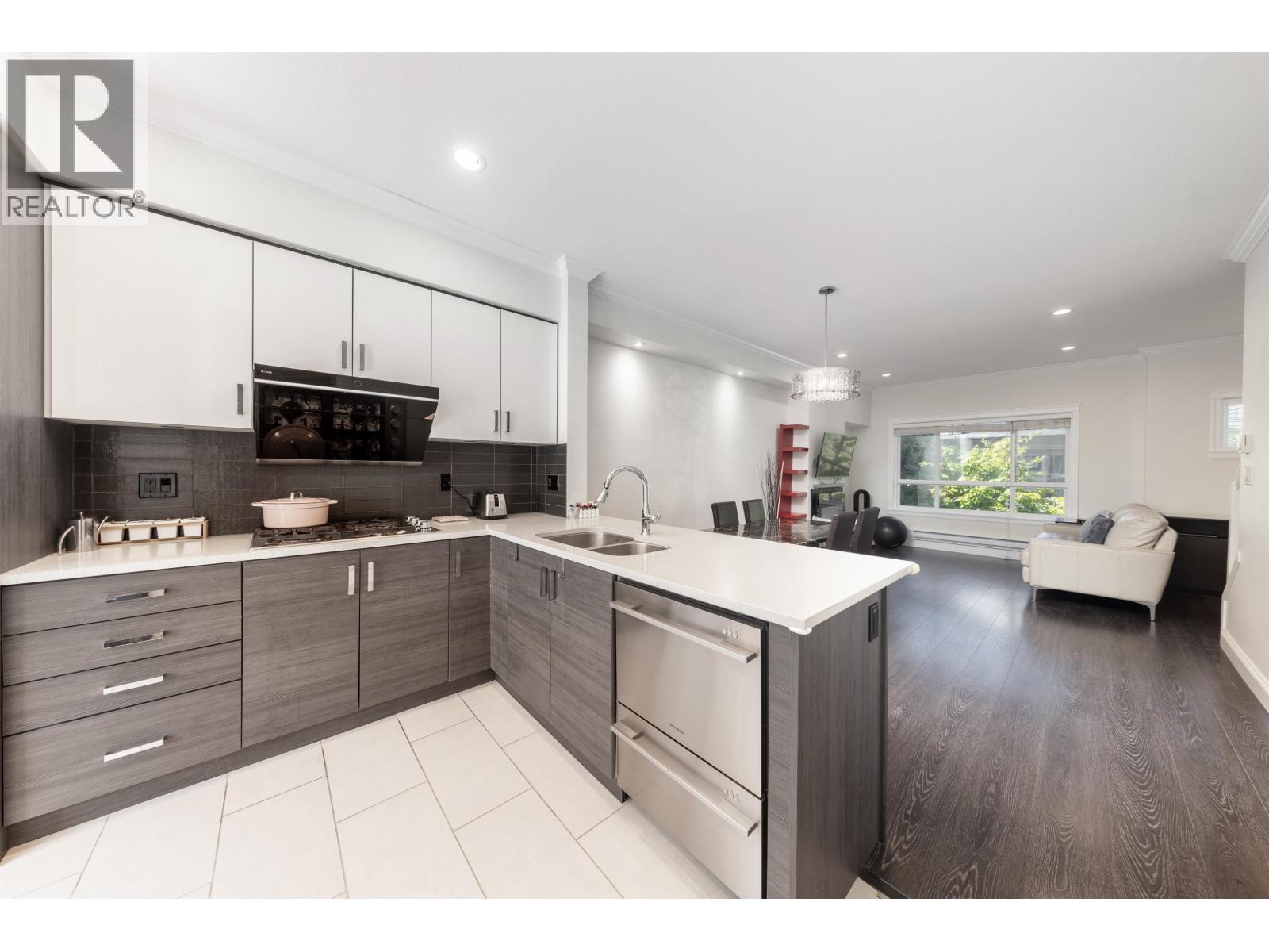 28 7691 BRIDGE STREET, Richmond