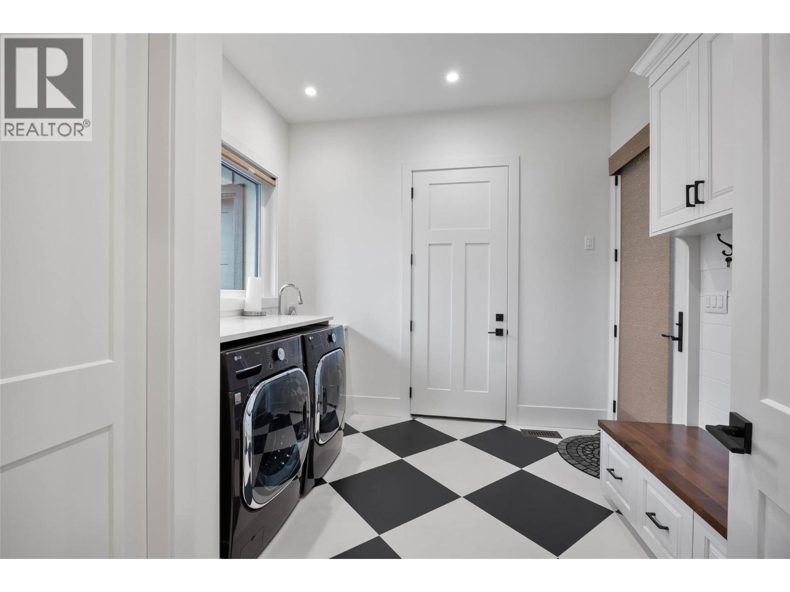 6564 Monck Park Road, Merritt