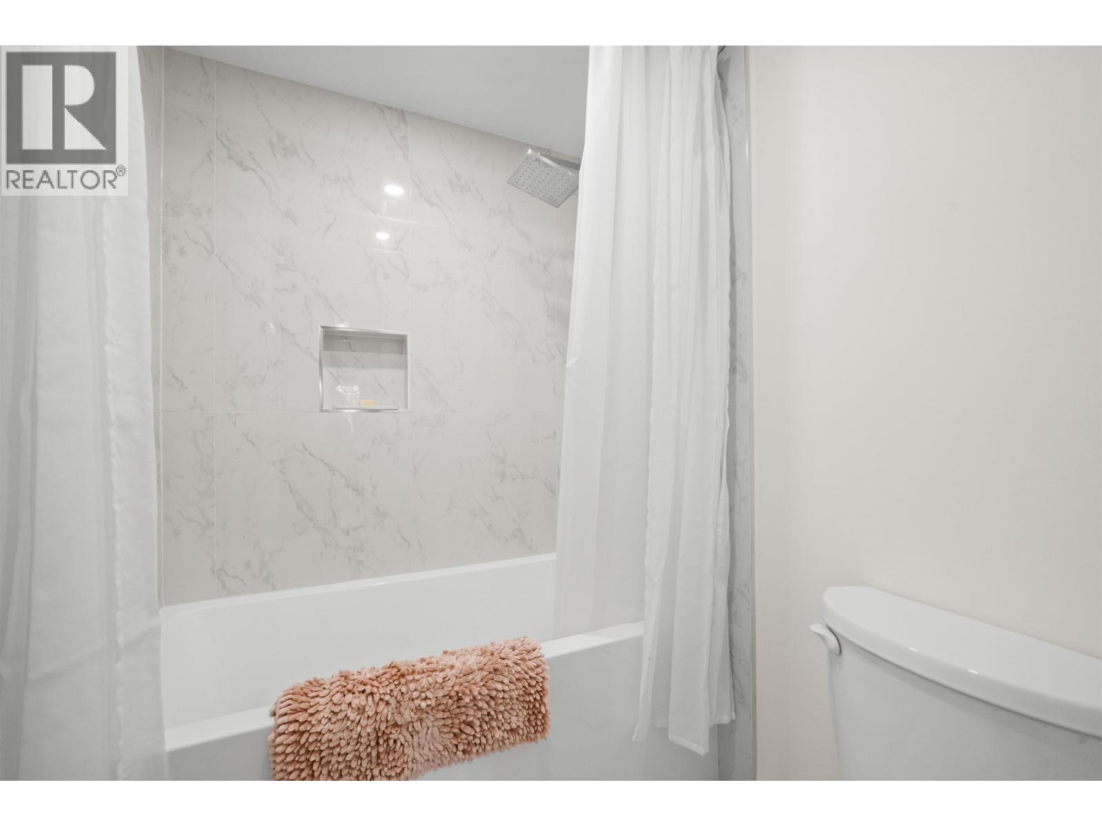 204 1528 BOWSER AVENUE, North Vancouver