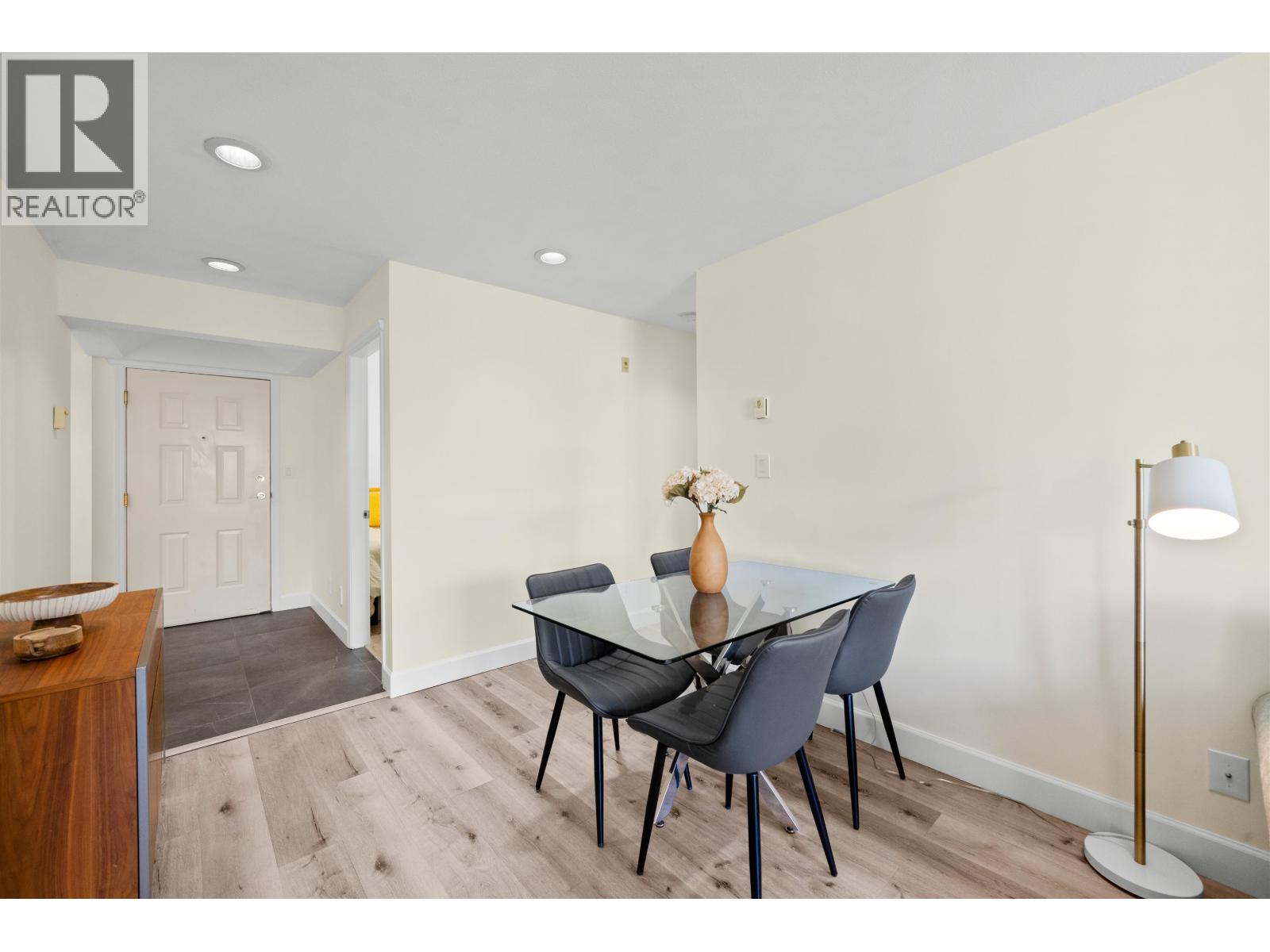 204 1528 BOWSER AVENUE, North Vancouver